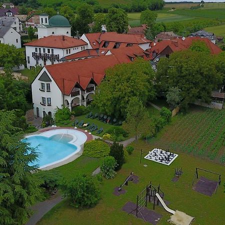 Hasik Hotel Magyarpolány Екстериор снимка