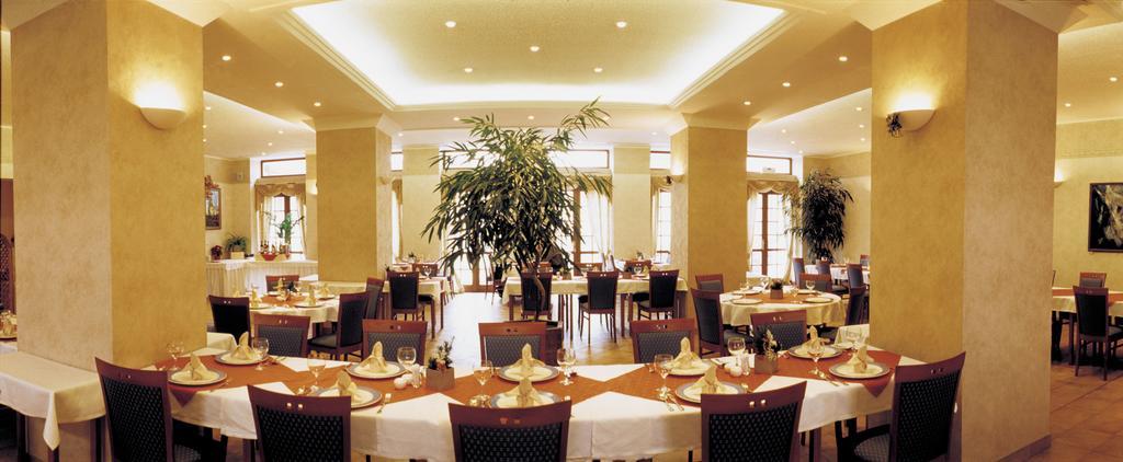 Hasik Hotel Magyarpolány Екстериор снимка