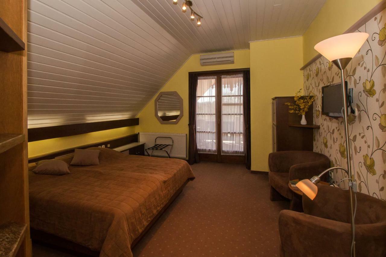 Hasik Hotel Magyarpolány Екстериор снимка